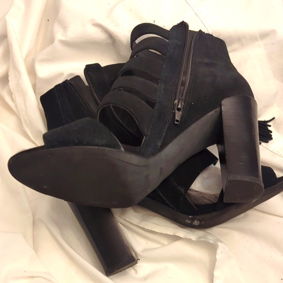 Guess Black Chunky Heel w Tassels - Picture 7 of 11